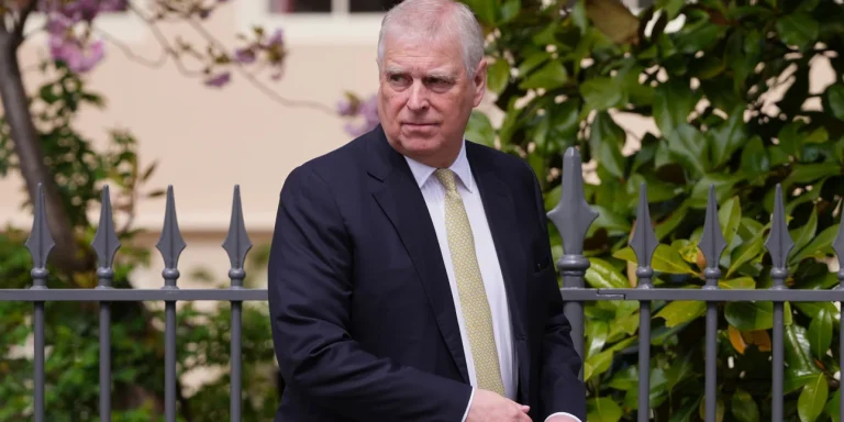 Η Πτώση του Πρίγκιπα Άντριου: Ο Κάρολος Ξήλωσε Τίτλους και τον Έδιωξε από Royal Lodge