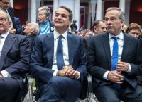 Η σιωπηλή επιστροφή της παλαιάς φρουράς: Βιβλία, βλέμματα και πολιτικοί συμβολισμοί Η σιωπηλή επιστροφή της παλαιάς φρουράς: Βιβλία, βλέμματα και πολιτικοί συμβολισμοί