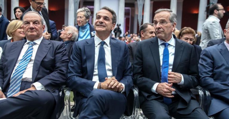 Η σιωπηλή επιστροφή της παλαιάς φρουράς: Βιβλία, βλέμματα και πολιτικοί συμβολισμοί