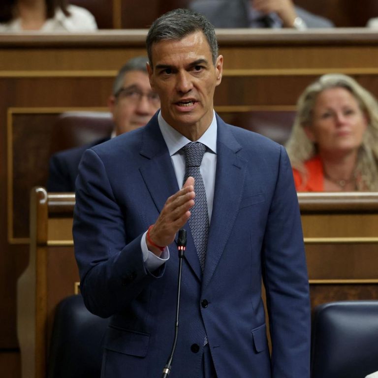 Σκάνδαλο και πολιτική ρήξη: Ο Σάντσεθ αντιμέτωπος με Εξεταστική και Junts