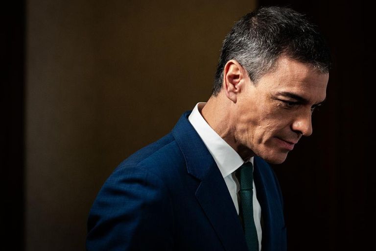 Πέδρο Σάντσεθ: Ο Μονάχος Ευρωπαίος που Αντιμάχεται τον Τραμπ και Προασπίζεται την Πολυμέρεια