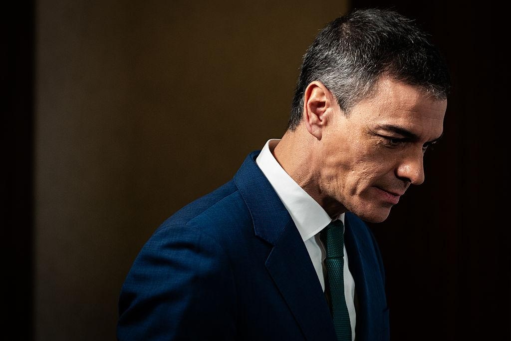 Πέδρο Σάντσεθ: Ο Μονάχος Ευρωπαίος που Αντιμάχεται τον Τραμπ και Προασπίζεται την Πολυμέρεια