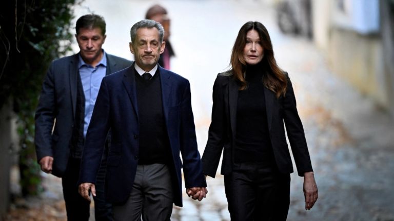 Κάρλα Μπρούνι: «Κουβαλώ σταυρό πάνω από 10 χρόνια» – Η πρώτη ανάρτηση μετά τη φυλάκιση του Σαρκοζί