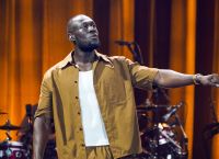 Stormzy: Επίτιμο Μέλος του Jesus College, Cambridge – Η Νέα Τιμή του Βρετανού Ράπερ Stormzy: Επίτιμο Μέλος του Jesus College, Cambridge – Η Νέα Τιμή του Βρετανού Ράπερ