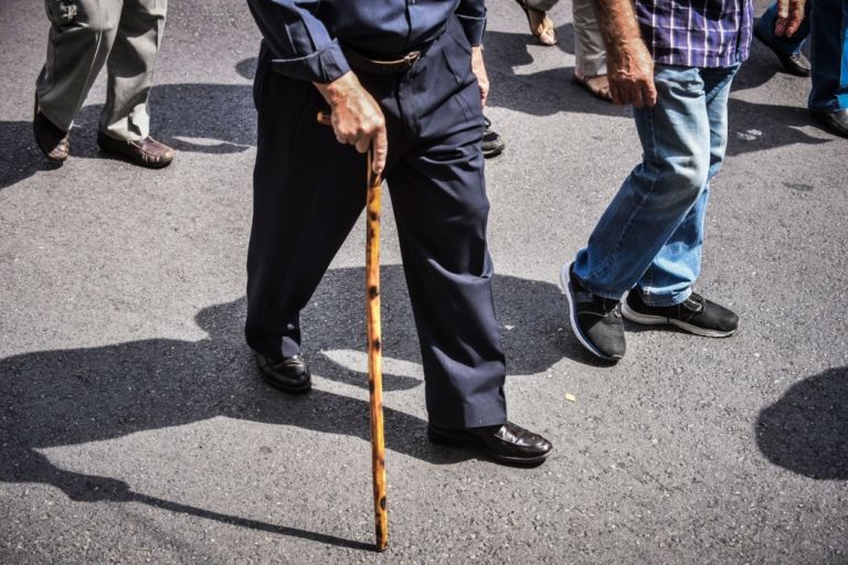 Επίδομα 250 ευρώ: Αυτόματη καταβολή σε συνταξιούχους – Τα εισοδηματικά και περιουσιακά κριτήρια