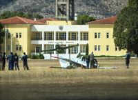 Έπεσε εκπαιδευτικό αεροπλάνο στο Τατόι – Δυο σοβαρά τραυματίες Έπεσε εκπαιδευτικό αεροπλάνο στο Τατόι – Δυο σοβαρά τραυματίες