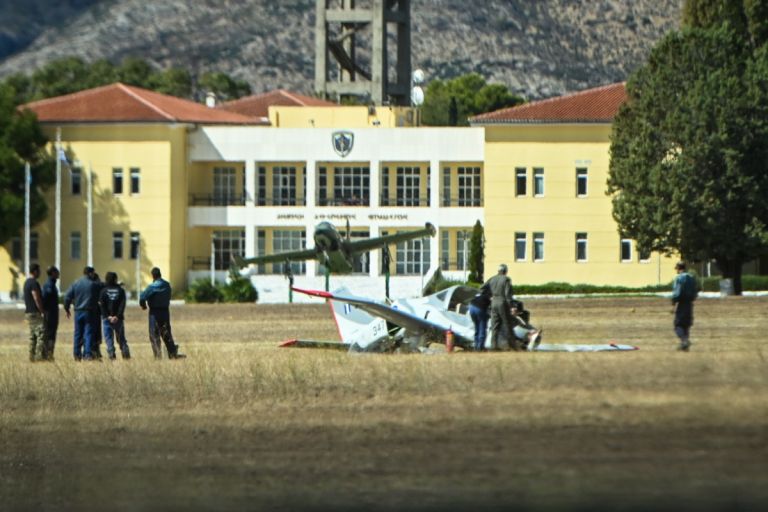 Έπεσε εκπαιδευτικό αεροπλάνο στο Τατόι – Δυο σοβαρά τραυματίες