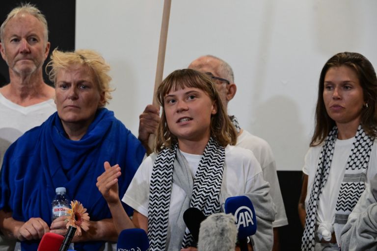 Γκρέτα Τούνμπεργκ από το «Ελ. Βενιζέλος»: Μπροστά στα μάτια μας διαπράττεται γενοκτονία