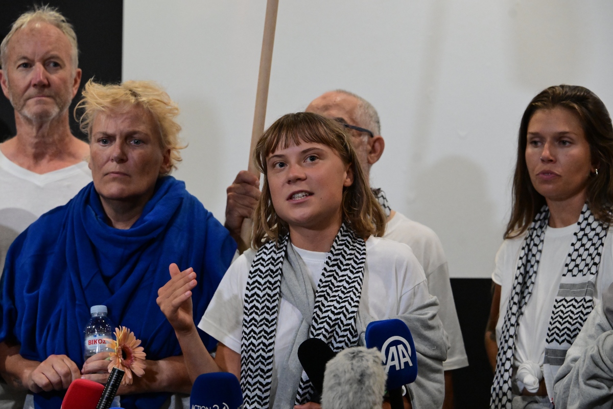 Γκρέτα Τούνμπεργκ από το «Ελ. Βενιζέλος»: Μπροστά στα μάτια μας διαπράττεται γενοκτονία