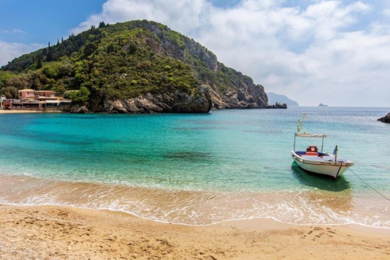 Greek Tourism Hits Record Passenger Traffic with +4.5% Growth!