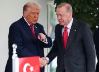 Ο Τραμπ «μπλοκάρει» F-16 και F-35 στην Τουρκία μέχρι να σταματήσει αγορές ρωσικού αερίου Ο Τραμπ «μπλοκάρει» F-16 και F-35 στην Τουρκία μέχρι να σταματήσει αγορές ρωσικού αερίου