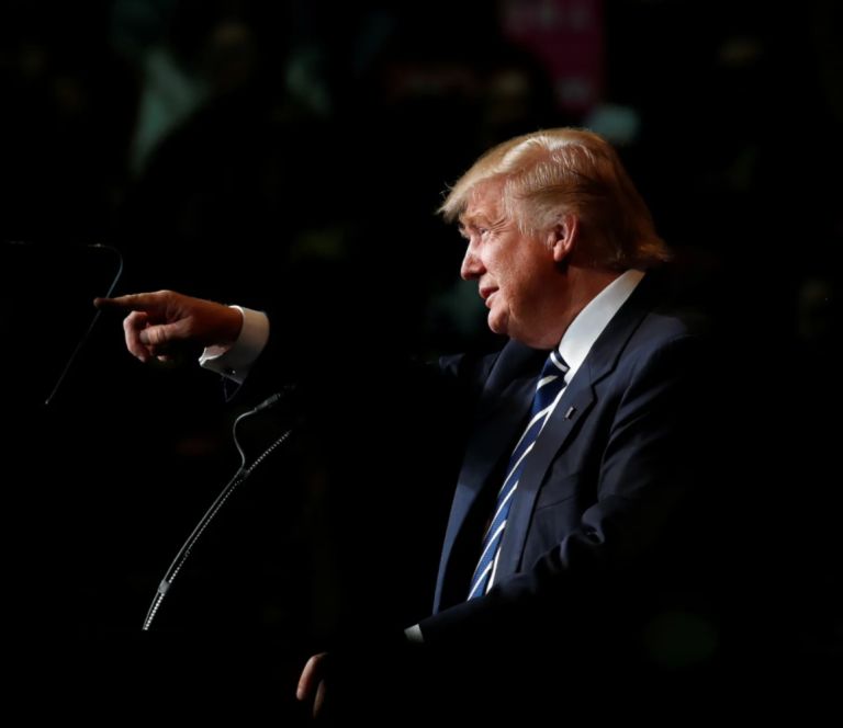 Η «MAGA Internationale»: Πώς η αμερικανική ακροδεξιά εμπνέει τον ευρωπαϊκό πολιτικό κατακερματισμό