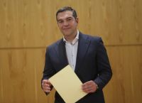 Τσίπρας στη Σορβόννη: «Ο Μητσοτάκης θα φύγει είτε με συνεργασία κομμάτων είτε με ανασύνθεση» Τσίπρας στη Σορβόννη: «Ο Μητσοτάκης θα φύγει είτε με συνεργασία κομμάτων είτε με ανασύνθεση»