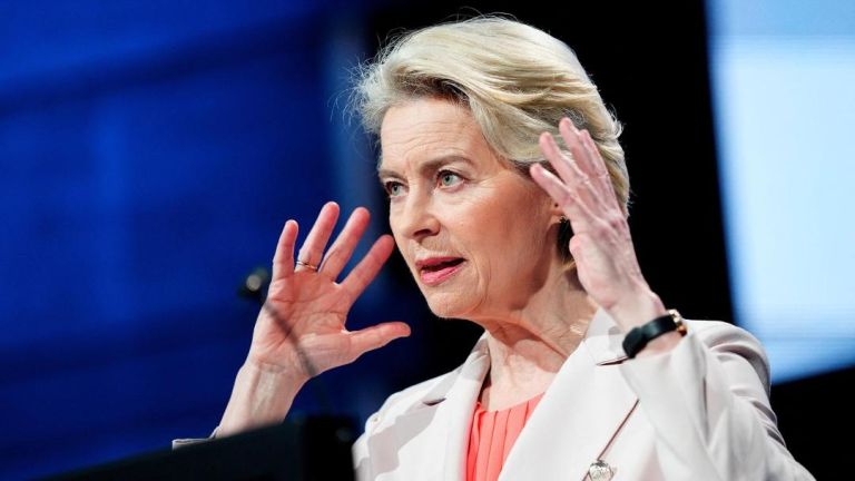 Γαλλία vs Ευρώπη – Von der Leyen παραμένει όρθια