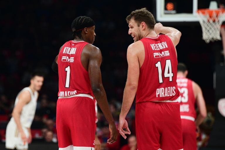 Ολυμπιακός – Dubai: Με «25άρα» του Βεζένκοφ ο Ολυμπιακός έφθασε στο 2-1 [86-67]