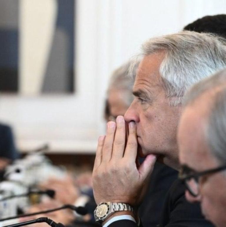 ΟΠΕΚΕΠΕ – Το σκάνδαλο που επέστρεψε ως μπούμερανγκ στο Μαξίμου: Οι «γαλάζιοι» αλληλοκαρφώνονται δημοσίως