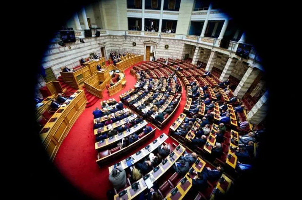 Αντιπολιτευτική Αναρχία: Η Ελλάδα σε Κίνδυνο από Λαϊκισμό και Σύγχυση