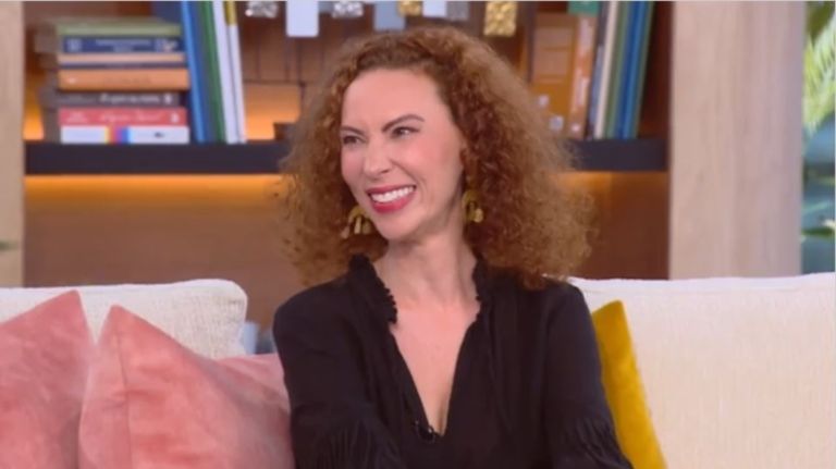 Δώρα Χρυσικού: «Ως στρέιτ γυναίκα, που πλέον δεν έχω μήτρα, αντιμετωπίζω τον χλευασμό»