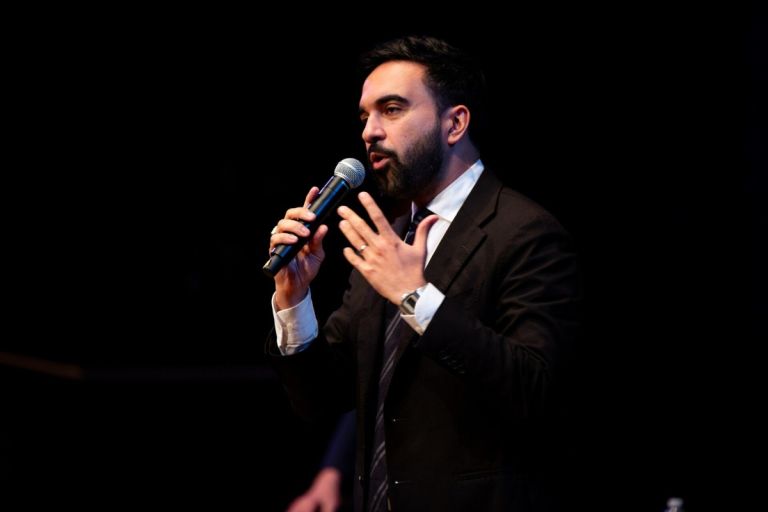 Νέα Υόρκη: Ρεκόρ συμμετοχής στην πρόωρη ψηφοφορία – Τι σημαίνει αυτό για τον Μαμντάνι