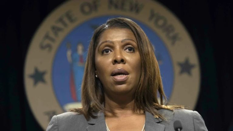 Η εκδίκηση του αιώνα: Διώκεται για απάτη η εισαγγελέας που έφερε σε δύσκολη θέση τον Τραμπ