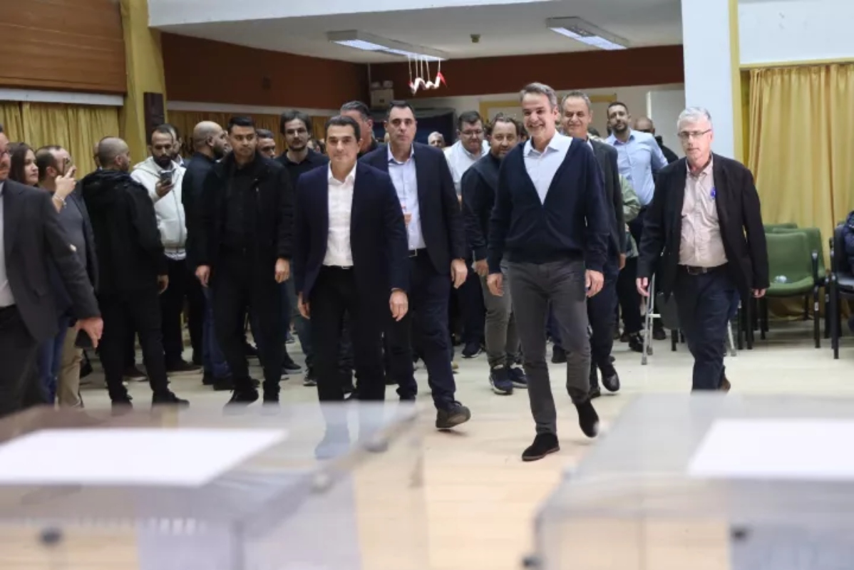 ΝΔ στο 24‑25% αλλά… με κλειδωμένη τη ρευστότητα: Το –κατά Μητσοτάκη– σκηνικό αλλάζει