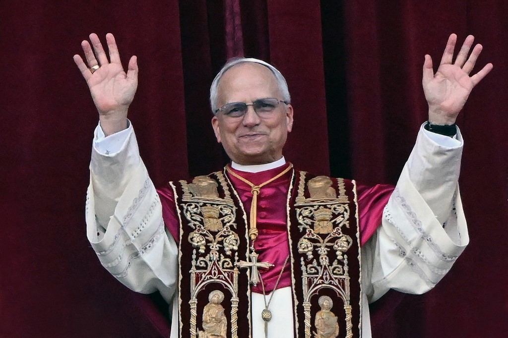 Πάπας Λέων ΙΔ’: “Βοήθεια ΤΩΡΑ στη Γάζα – Λύση δύο κρατών!” – Αμπάς αφήνει λουλούδια στον τάφο Φραγκίσκου