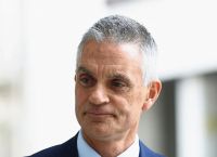 Σεισμός στο BBC: Παραιτήσεις κορυφής μετά το σκάνδαλο με το ντοκιμαντέρ για τον Τραμπ