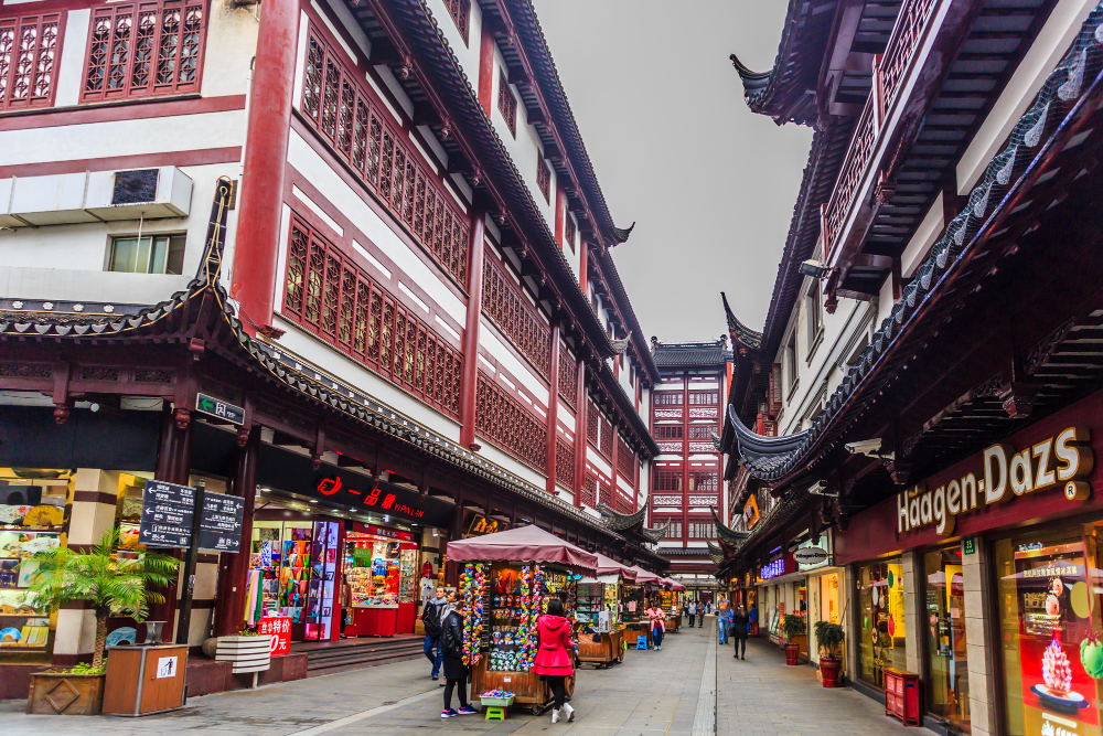 Ασία: Το SOS του Υπερτουρισμού – Πώς Καταστρέφει Μνημεία και Ζωή Κατοίκων