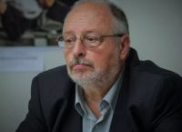 Ηχηρή διάψευση Ήσυχου για το βιβλίο Τσίπρα και βολές για τις διεθνείς του επαφές