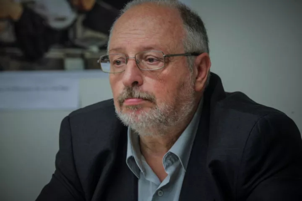 Ηχηρή διάψευση Ήσυχου για το βιβλίο Τσίπρα και βολές για τις διεθνείς του επαφές