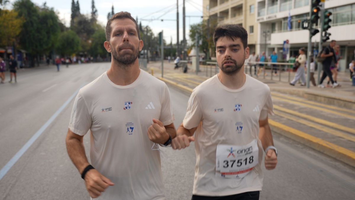 Ο Μαραθώνιος δεν είναι αγώνας, είναι συναίσθημα – Δείτε την ιστορία του Μάριου Σαρέλλα που εμπνέει [vid]