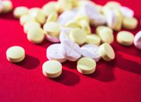 Παρακεταμόλη: Μεγάλη Ανασκόπηση στο BMJ Καταρρίπτει τους Ισχυρισμούς Τραμπ για Σύνδεση με Αυτισμό