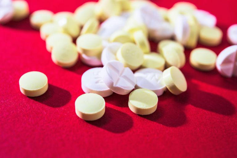 Παρακεταμόλη: Μεγάλη Ανασκόπηση στο BMJ Καταρρίπτει τους Ισχυρισμούς Τραμπ για Σύνδεση με Αυτισμό