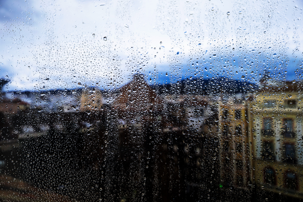 Καιρός: Μαρουσάκης και ΕΜΥ χτυπάνε «κόκκινο» – Επικίνδυνες καταιγίδες μέχρι Σάββατο