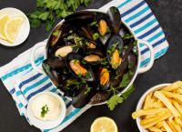 Μύδια στις θάλασσες: “Βρίσκουμε 2 μικροπλαστικά σε κάθε μύδι – Σε 2 χλμ μαζεύουμε σακούλες και μπουκάλια!”