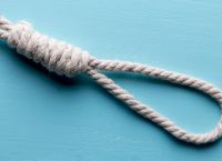 Σάλος για τον νεκρό 29χρονο λιμενικό στη Λέσβο: «Δεν αυτοκτόνησε – Τον απειλούσαν κυκλώματα ναρκωτικών»