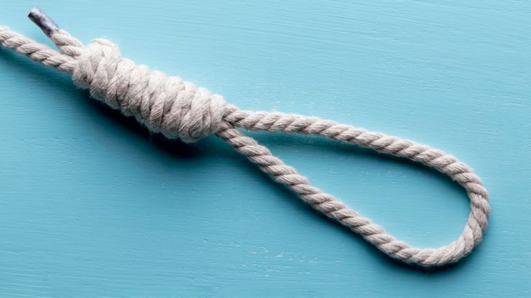 Σάλος για τον νεκρό 29χρονο λιμενικό στη Λέσβο: «Δεν αυτοκτόνησε – Τον απειλούσαν κυκλώματα ναρκωτικών»