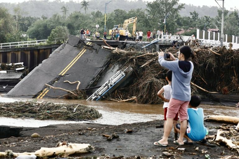 Καταιγίδα Φουνγκ-γουόνγκ:Ο υπερτυφώνας των 185 χλμ σαρώνει τις Φιλιππίνες λίγες μέρες μετά το φονικό Καλμάγκι