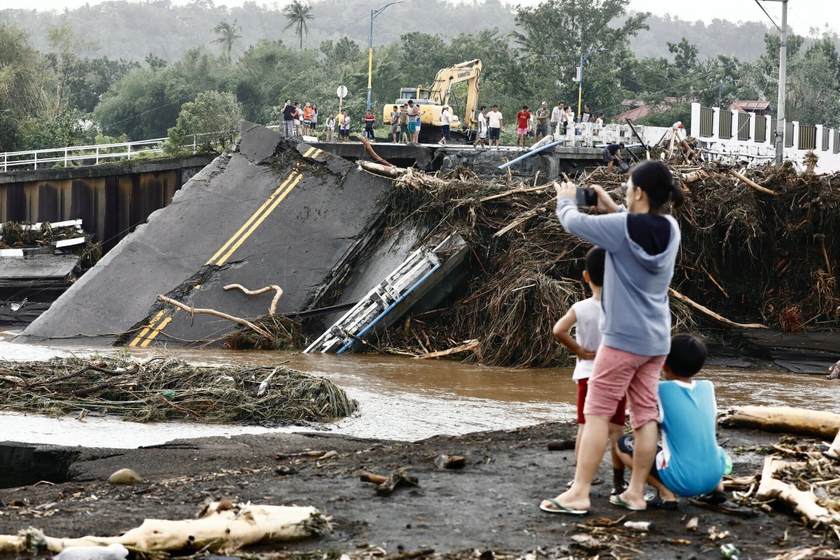 Καταιγίδα Φουνγκ-γουόνγκ:Ο υπερτυφώνας των 185 χλμ σαρώνει τις Φιλιππίνες λίγες μέρες μετά το φονικό Καλμάγκι