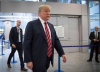 Τραμπ: «Μέρισμα 2.000 Δολαρίων σε Όλους Εκτός Πλουσίων» – «Χάρη στους Δασμούς Μου»