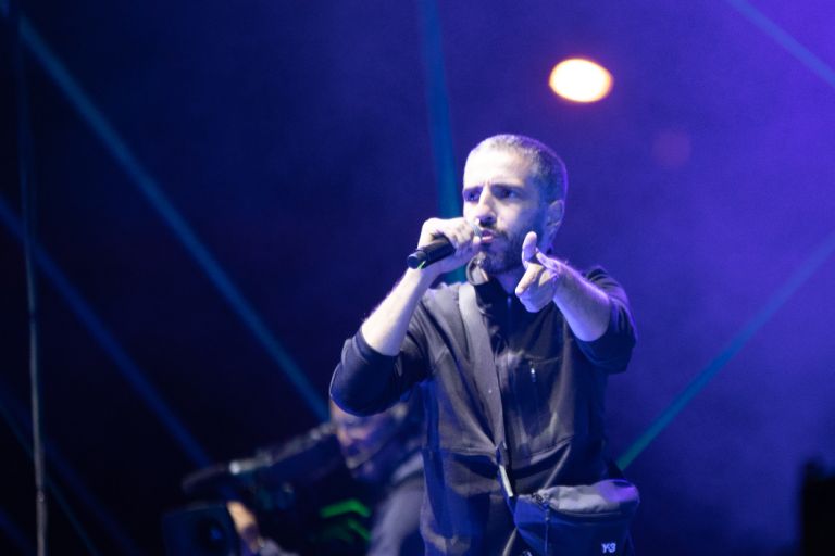 ΛΕΞ Καυτανζόγλειο: Όλα για τη Συναυλία – Ώρα, Είσοδοι, Εισιτήρια και Warm-Up