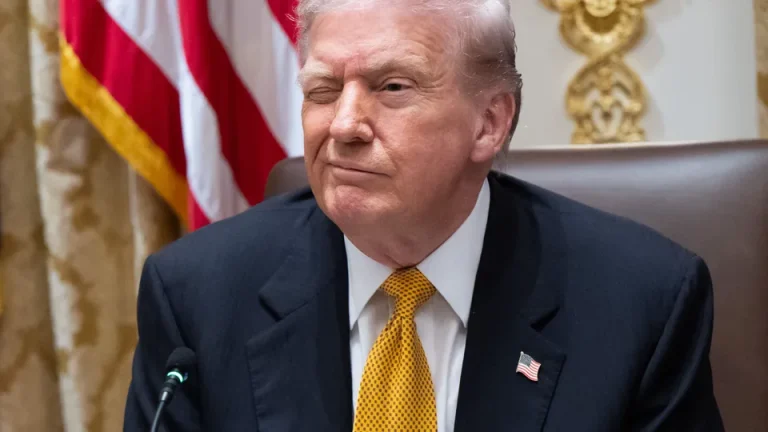 Νέα emails-βόμβα από τον Έπσταϊν: «Ο Τραμπ ήξερε για τα κορίτσια»