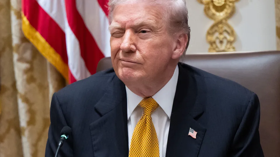 Νέα emails-βόμβα από τον Έπσταϊν: «Ο Τραμπ ήξερε για τα κορίτσια»