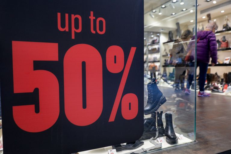 BLACK FRIDAY ΠΑΓΙΔΕΣ: Συνήγορος Καταναλωτή αποκαλύπτει – Μην πέσετε θύματα fake εκπτώσεων & απάτης!