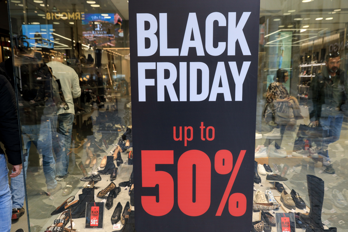 Black Friday 2025: Από τις ουρές στα μαγαζιά στην ψηφιακή «εξόρμηση»