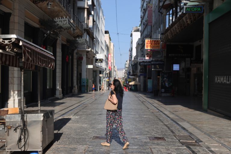 Η παραδοσιακή λιανική αργοπεθαίνει: 4.930 περίπτερα και 8.000 παντοπωλεία έσβησαν σε 14 χρόνια