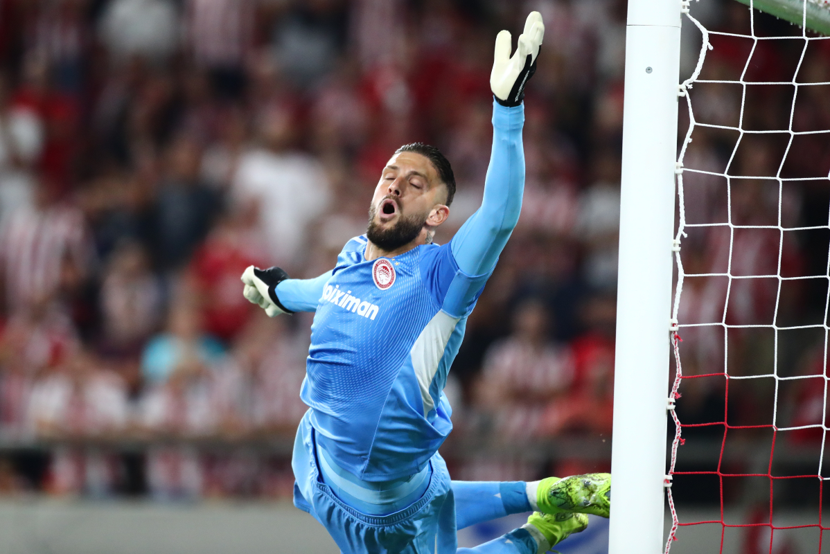 Πασχαλάκης: Θλάση γάμπας – Εκτός 3-4 εβδομάδες, ο Ολυμπιακός «τρέχει» για αντικατάσταση στη λίστα UEFA