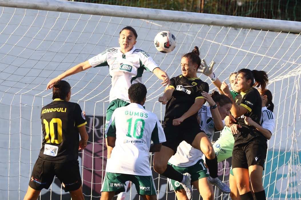 ΑΕΚ – Παναθηναϊκός: Πιάστηκαν στα χέρια οι παίκτριες των δύο ομάδων [vid]