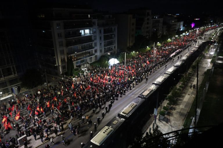 Ολοκληρώθηκε η πορεία για το Πολυτεχνείο στην Αθήνα – Πάνω από 15.000 οι διαδηλωτές