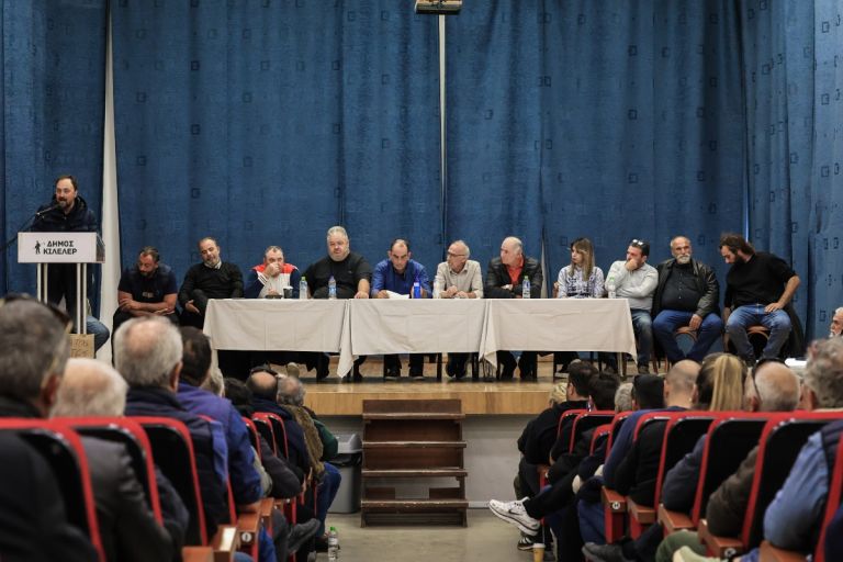 Αγρότες σε δράση: Μαζική σύσκεψη στη Νίκαια Λάρισας – Προαναγγέλλουν μπλόκα και κλείσιμο υποδομών